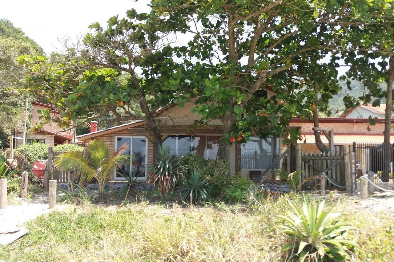Residencial Bombinhas Pe Na Areia Villa Bagian luar foto